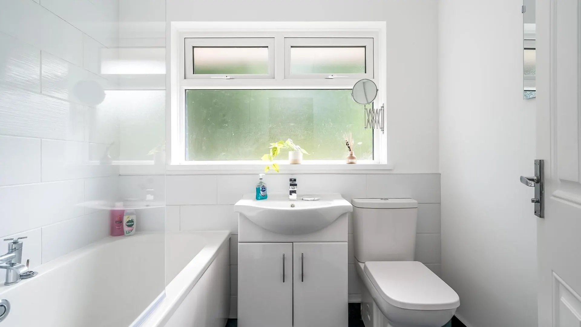 Stunning Home Over Belfast City 11 Minutes To Belfast City Centre